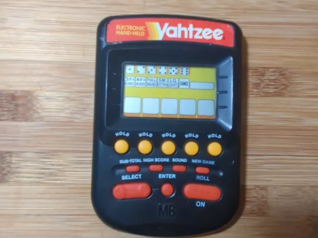 1995 VINTAGE Milton Bradley YAHTZEE Electronic Hand-Held Game WORKING W/ Battery