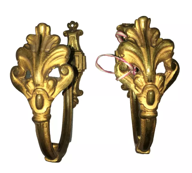 Paire d'embases de rideaux en bronze