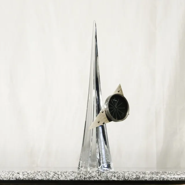 Orologio modernista a forma di freccia in cristallo di Daum Design, circa 1960