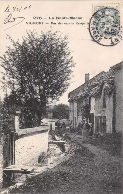 Cpa 52 Vignory Rue Des Anciens Remparts