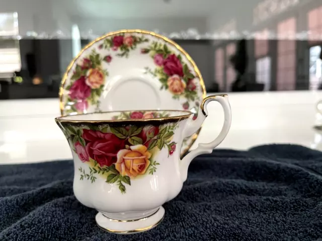 Vintage Royal Albert Bone China Old Country Roses 1962 Tea Cup And Saucer Set