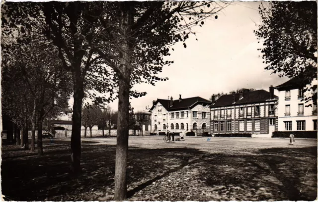 CPA St Leu Place du Marechal Foch (1317680)