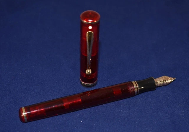 Stylo Plume Sheaffer Crest – Résine Rouge Rubis & Plaqué Or – Plume Or 18K Massif – Occasion