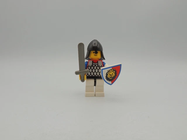 Vintage LEGO Knight - Mail Scale Figure - CAS145 - Castle Minifigure