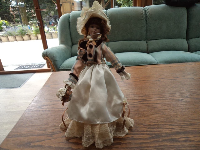 Poupée De Collection En Porcelaine – 65 Cm, Très Bon état, Vintage