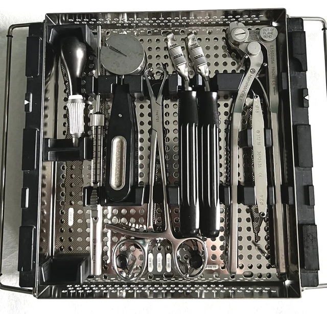 PLATEAU DE RECONNAISSANCE mandibule Synthes Matrix avec instruments EUR