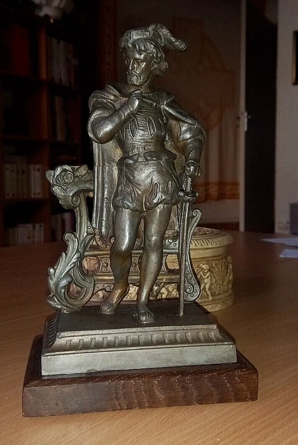 ANCIENNE STATUE EN REGULE - PERSONNAGE HISTORIQUE - 25 cm