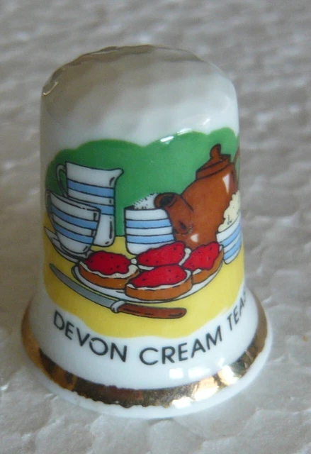 Dé à Coudre De Collection En Porcelaine Motif Chintz Violets