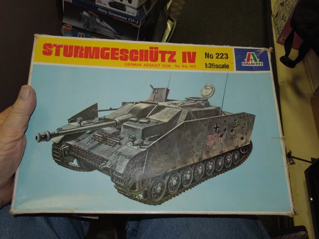 Academy 1:35 - Sturmgeshutz IV Assault Tank (Replaces ACA1332) (ACA13235