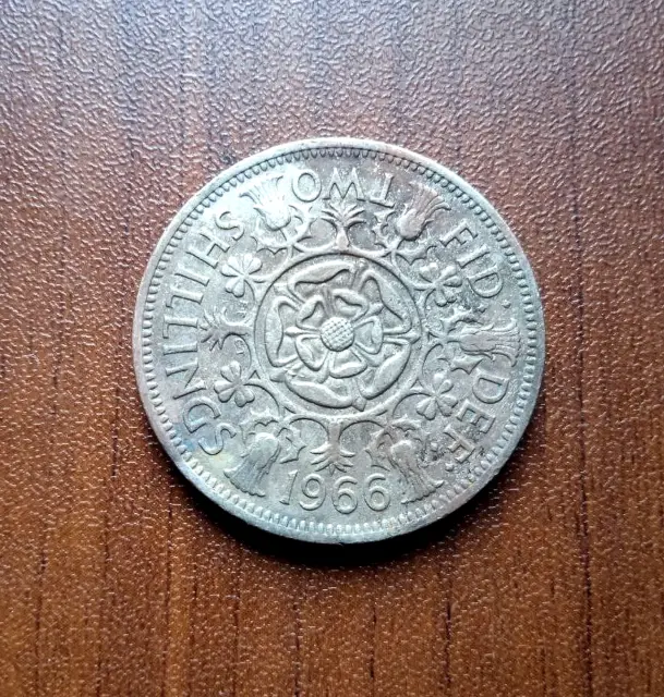 1966 Great Britain England 2 Two Shillings Copper-nickel Coin Elizabeth II KM906