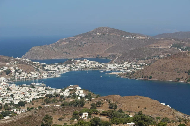 PROPRIETAIRE VEND HOTEL 18 CHAMBRES DANS L’ILE DE PATMOS DODECANESE GRECE  Terra 2