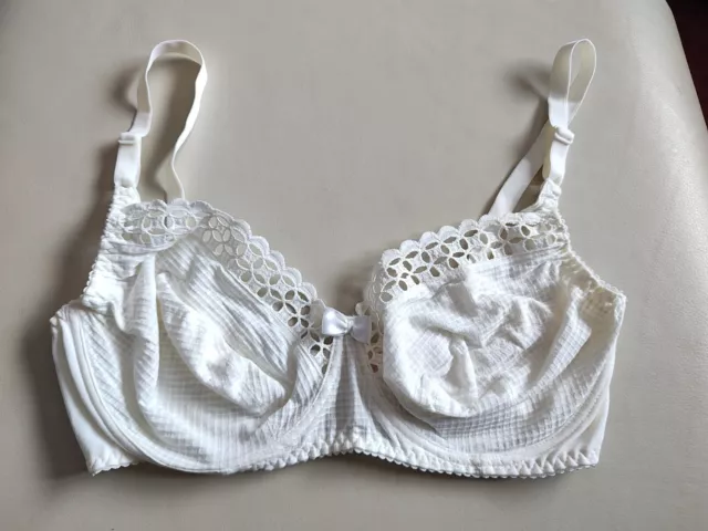 VINTAGE LINGERIE EXCLUSIVES Size 36D White/Cream Cotton Underwired