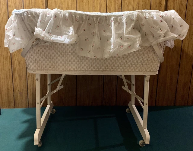 Vtg Lee-Hy White Wicker Baby Doll Folding Bassinet Crib Mattress Insert & Skirt Vtg Lee-Hy White Wicker Baby Doll Folding Bassinet Crib Mattress Insert & Skirt