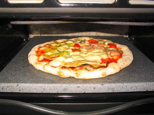 Forno Per Pizza Elettrico 1200W Con Pietra Refrattaria, Timer E 2 Palette In Legno - Dg Nero