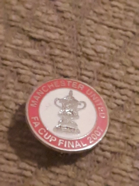 MANCHESTER UNITED FOOTBALL Club Enamel Pin Badge (V12) F.A Cup Final ...