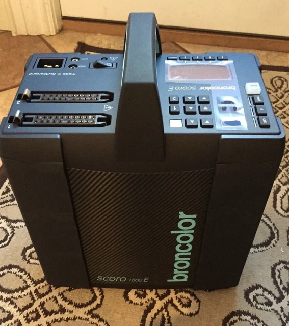 Broncolor Scoro 1600E RFS 2 Power Pack and G2 Pulso Light