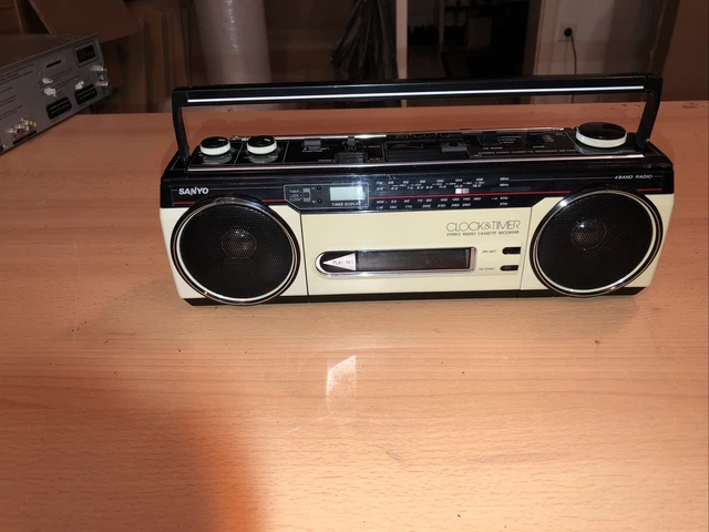Sanyo clock &Timer stereo Radio cassete Recorder
