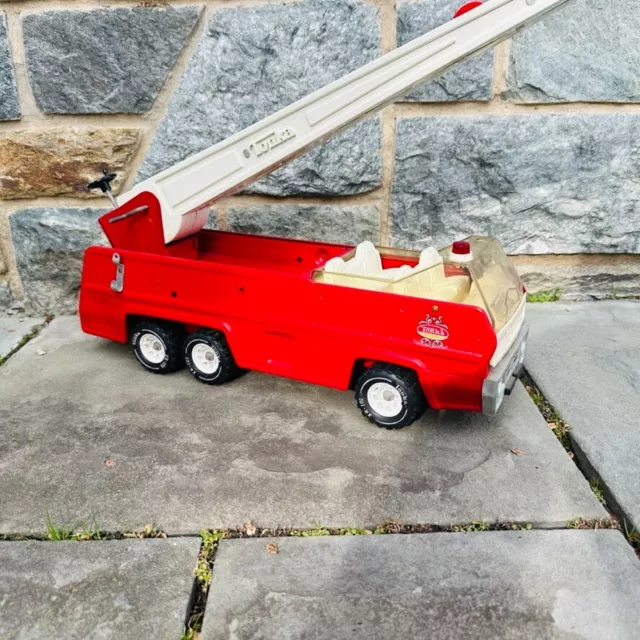 Tonka Fire Engine 1970's Play Truck Pressed Steel 26" *Missing Parts Very Clean