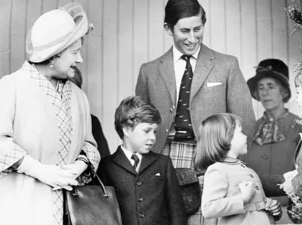 The Queen Mother with Prince Charles with Lord Linley and Sarah Ar - Old Photo