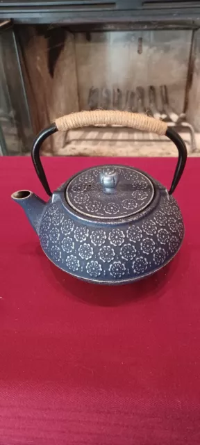 Vintage Japanese Cast Iron Retaining Teapot Tea Kettle Large Clean 2