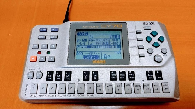 Yamaha QY70 Music Sequencer Samplers Used free shipping Japan