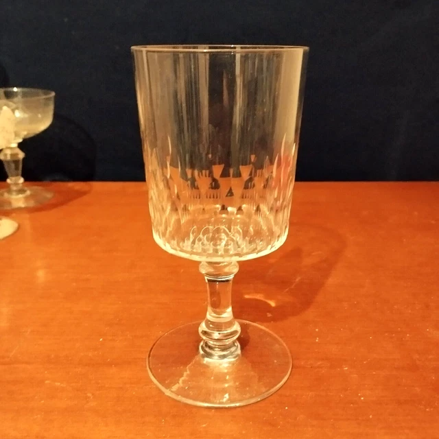 Verres à vin blanc Baccarat Ecailles taille n°5777 Verres à vin blanc Baccarat Ecailles taille n°5777