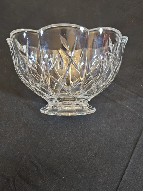 Stunning Vintage Large & Heavy Lead Crystal/Glass Fruit Bowl, Beautiful