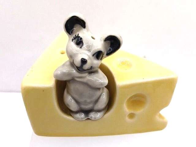 Vintage Ceramic Arts Studio Mouse And Cheese Salt & Pepper Shakers Collectable