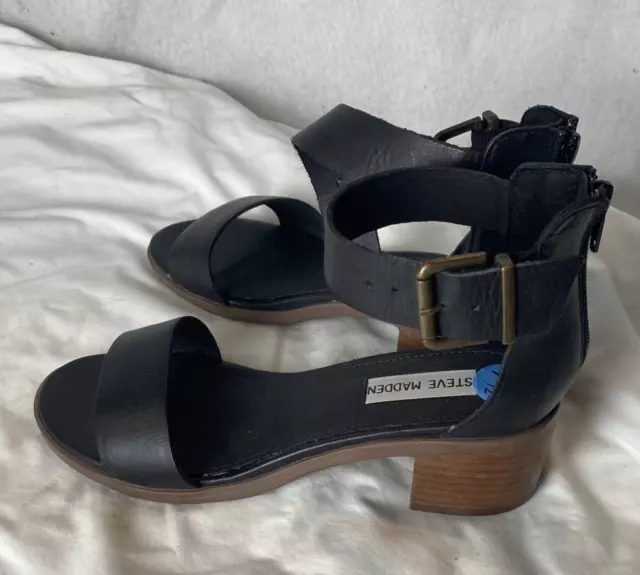 New Black Leather Steve Madden Strappy Sandals Size 7.5