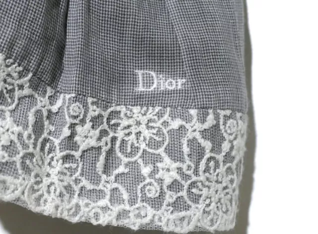 Jupe plissée chic en dentelle de la maison Christian Dior, Taille 3 mois 2