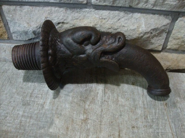 Brunnenauslauf,  Pumpenauslauf ,  Gusseisen,  Antik   Nr. 791