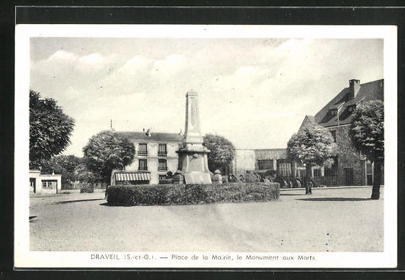CPA Draveil, Place de la Mairie, le Monument aux Morts