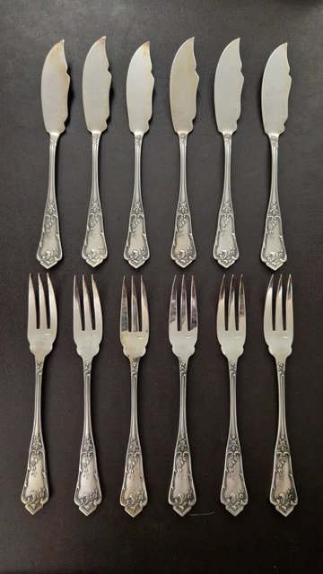 Lot de 4 fourchettes à poisson en métal argenté motif Louis XV