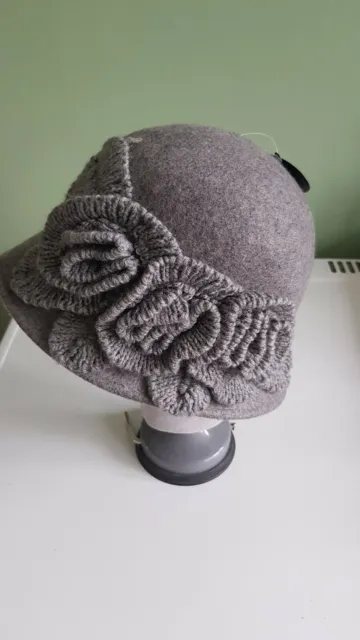 Lovely quality New grey felt wool cloche hat with flower wool motif design 
