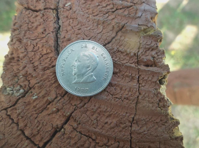 1977 El Salvador 25 Centavos Coin Rare Old Collectible Salvadorian Coins Money