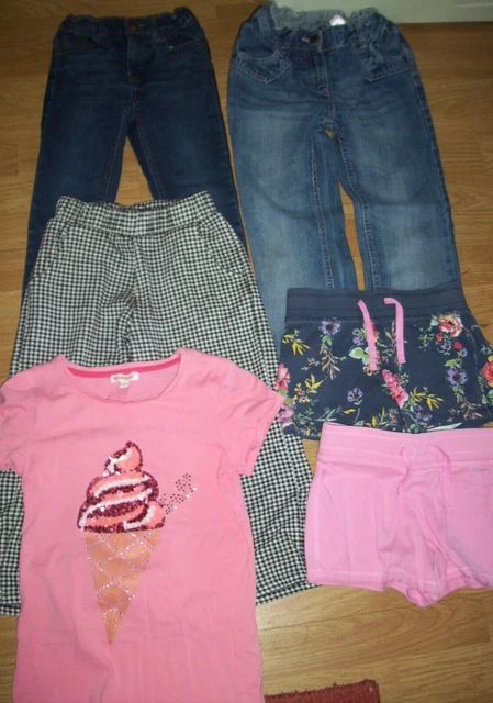 Girl's bundle of clothing.Age 8- 9 years.Jeans,shorts,top,culottes.Free Postage!