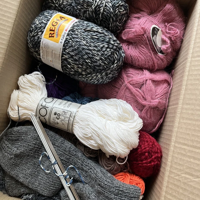 Paket Wolle & Nadeln * ü. 2 kg Wollreste Sockenwolle 🧶 Stricken Häkeln Basteln
