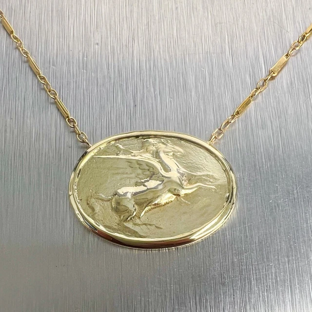 SD Vintage 14k Yellow Gold Pegasus Flying Horse Oval Pendant Necklace 17.5" 6.3g SD Vintage 14k Yellow Gold Pegasus Flying Horse Oval Pendant Necklace 17.5" 6.3g