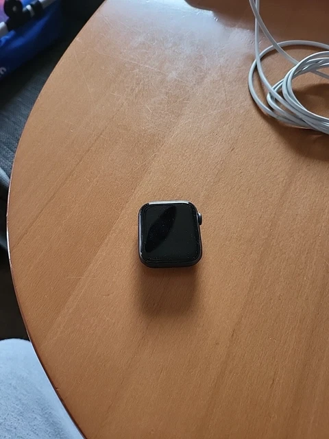 Apple Watch Series 6 44 mm Aluminiumgehäuse - Space Grau mit Sportarmband in...