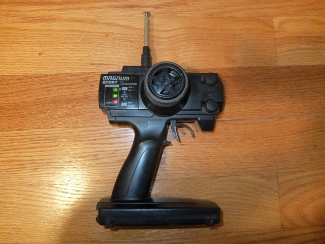 Futaba Magnum Sport 2PC-AM 2 Channel Radio Transmitter 27Mhz Futaba Magnum Sport 2PC-AM 2 Channel Radio Transmitter 27Mhz