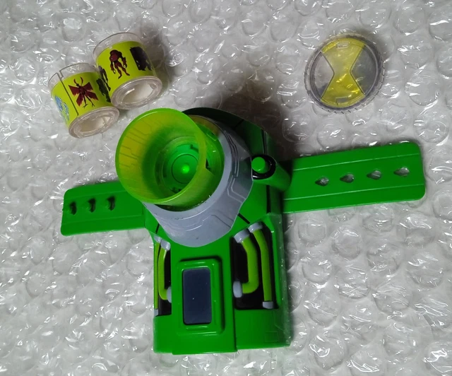 BEN 10 ULTIMATRIX Vuescope Ultimate Alien Pop Up Light Up Watch 2010 