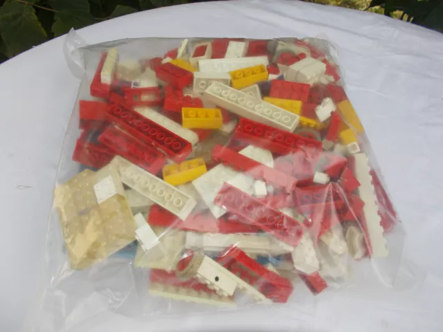 LEGO LOT VRAC 1KG 600 divers briques gris jaune brun marron blanc orange  plaque
