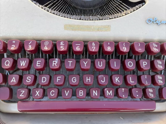 Máquina de escribir Olympia vintage 2