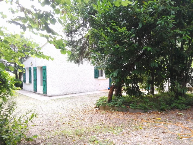 French Villa with private land in Indre Region 3
