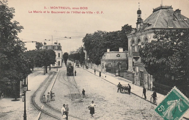 CPA 93 MONTREUIL sous BOIS La Mairie et le Boulevard de l'Hotel de Ville