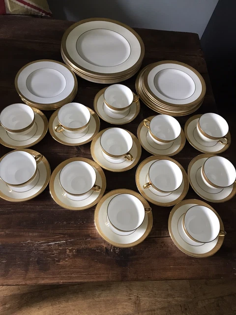 Minton Buckingham Bone China Gold Trim Dinner Service