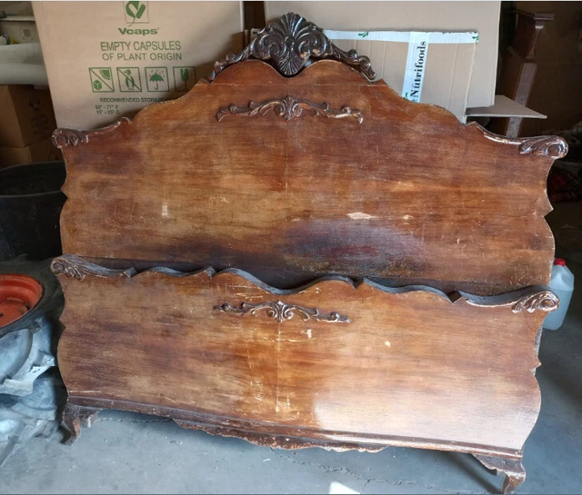 Cabezal Y Pie De Cama Antigua, Curvados Y Con Adornos De Madera