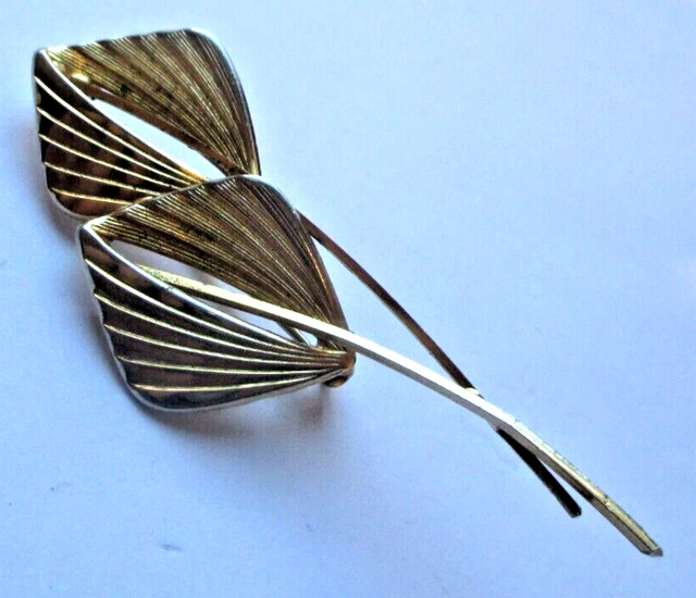 Broche Vintage Ancienne En Métal Doré - Motif Fleurs Gravées Et Ajourées, Occasion