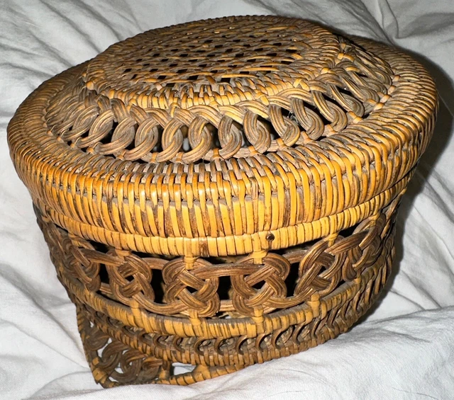 ANCIENNE CORBEILLE EN OSIER TRESSÉ de CHINE. EUR 25,00 - FR