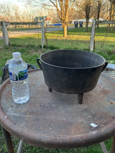 Antique Early Hearth Cooking Iron Spider Pot 3 Legs Cowboy Kettle Gate Mark Old